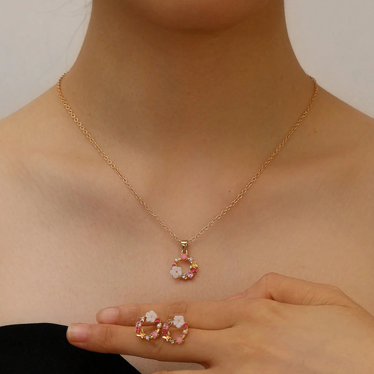 Set Rose Flower Orecchini, Anello & Collana